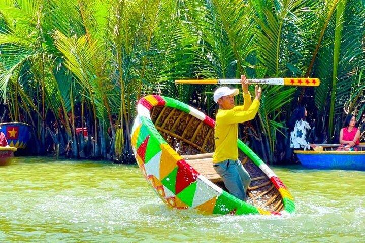 Udforskning af Basket Boat Tour i Hoi An med lokale mennesker
