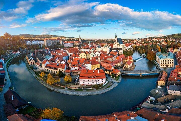 Transfer from Prague to Salzburg with Tour Stop in Cesky Krumlov