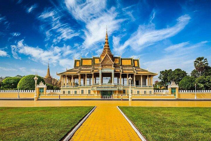 Tour privado de Phnom Penh con crucero al atardecer