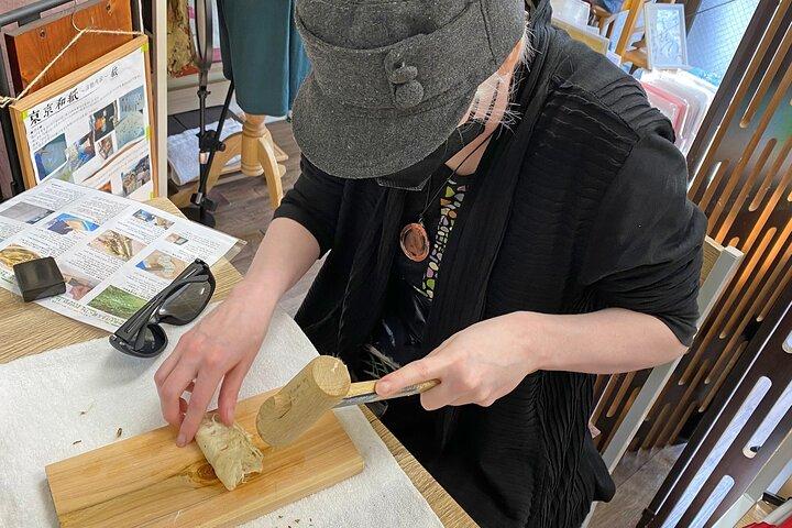 上野で本格的な手漉き和紙作り体験