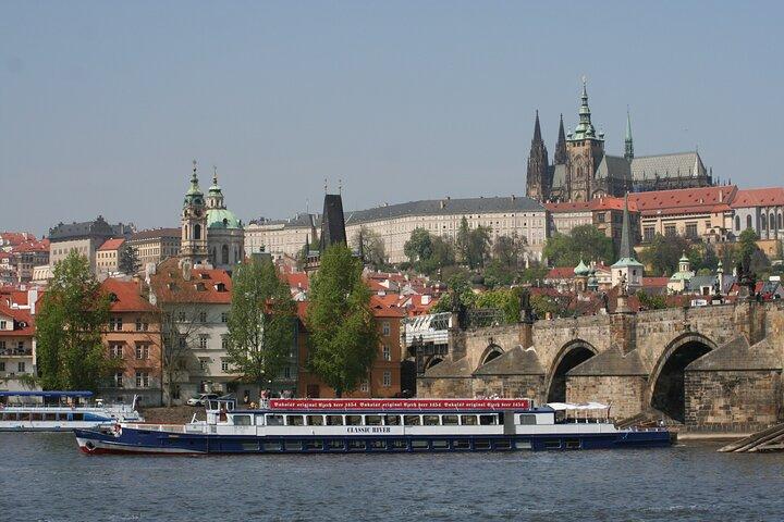 Praga: cruzeiro turístico de barco com jantar buffet