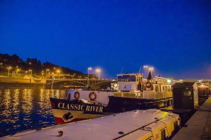 Praga: cruzeiro turístico de barco com jantar buffet
