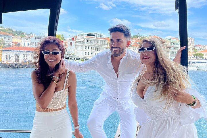 Unforgettable Bosphorus Yacht Moments