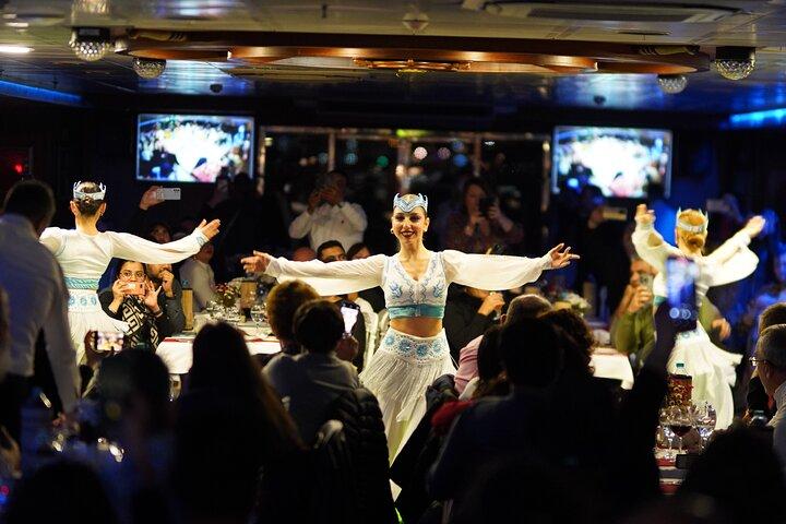 ISTANBUL: Middagskryssning på Bosporen med turkisk nattshow