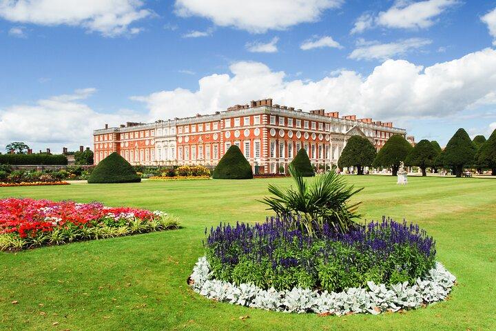 Hampton Court Palace Private Tour from London