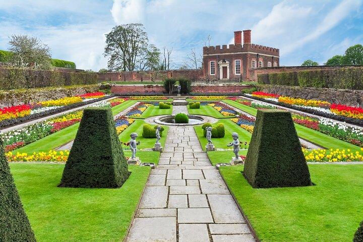 Hampton Court Palace Private Tour from London