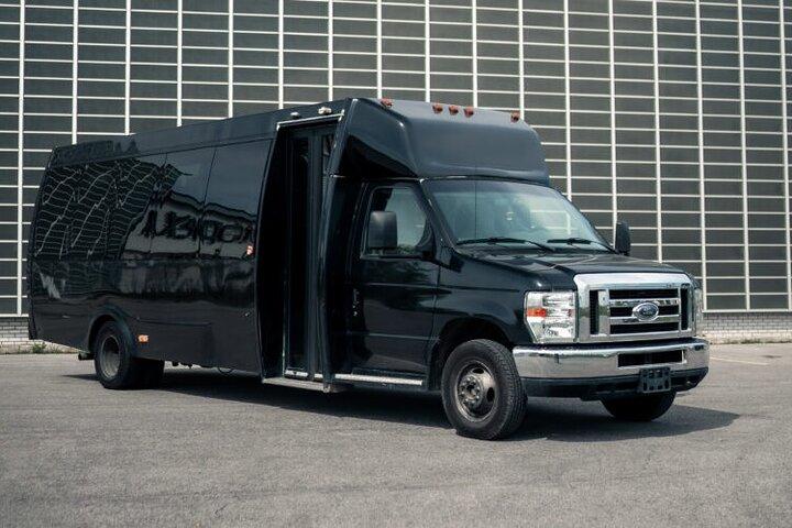 Llegada privada en furgoneta o autobús desde el aeropuerto de Ottawa YOW a la ciudad de Ottawa
