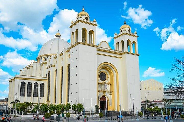 San Salvador vandretur: Udforsk de bedste seværdigheder og skjulte perler