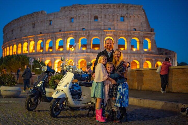 Tour di Roma in Vespa e Fiat 500 per piccoli gruppi con opzione Photoshoot