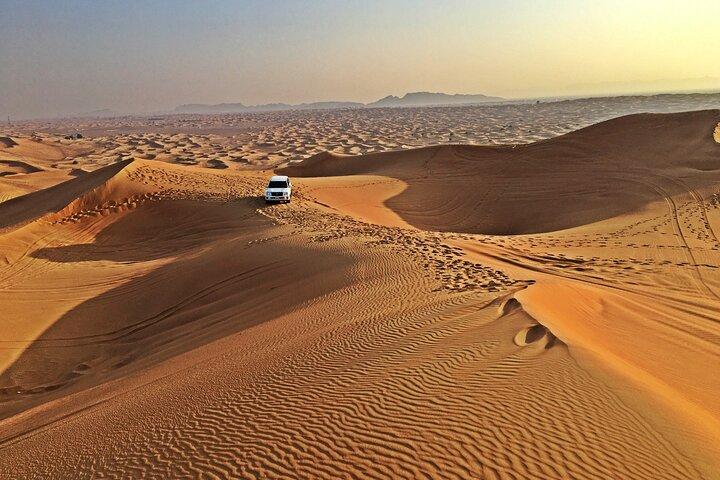 Premium Camp Red Dune Desert Safari Camel Ride och sandboarding
