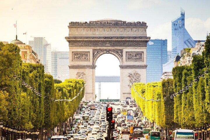 Tour privato delle location del film Paris Christmas Flow