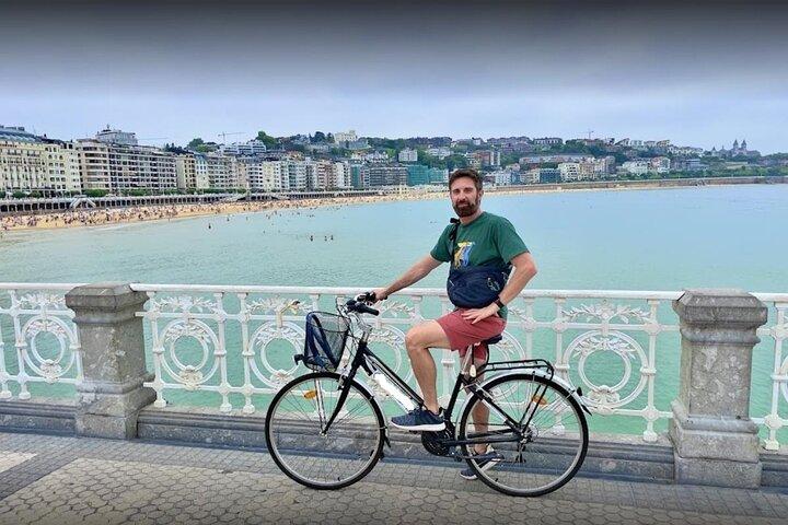 無料のピンチョスとドリンク付きのサン セバスティアン自転車ツアー!