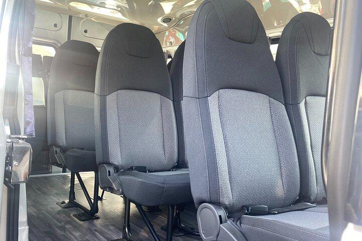 Minivan 16s : HO CHI MINH AIRPORT  HOTEL (einfache Fahrt)