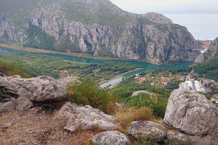コルチュラ島 - スプリト発ワインテイスティング付きペリェシャツ日帰り旅行