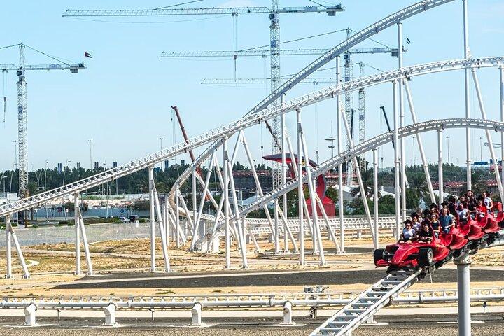 Ferrari World Abu Dhabi: Ticket mit optionalem Transfer