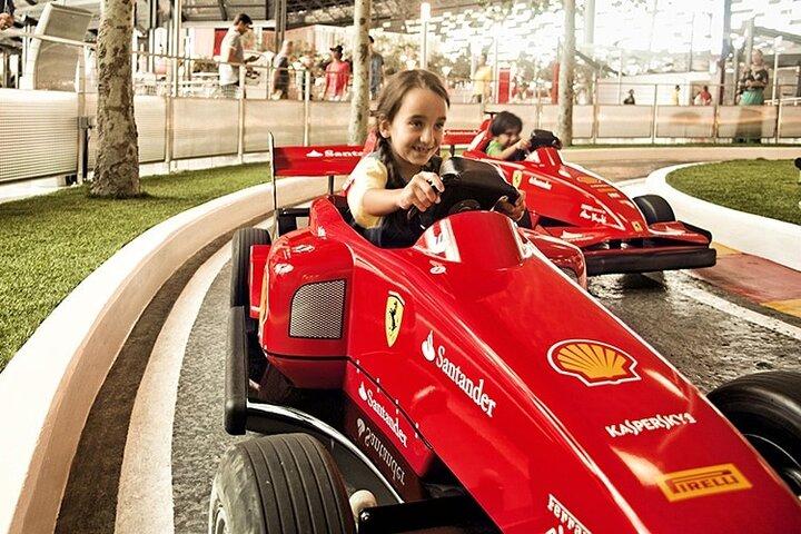 Ferrari World Abu Dhabi: Ticket mit optionalem Transfer