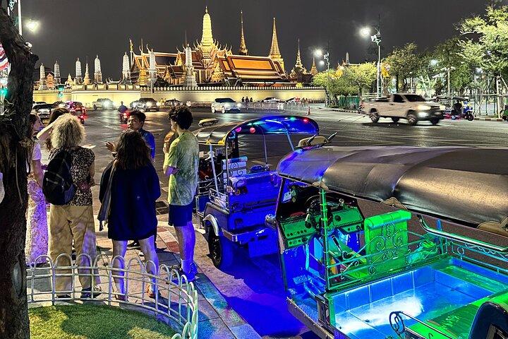 Excursão noturna em Bangkok: comida, templo e tuk tuk