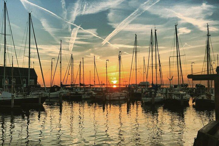 Volendam：田園地帯と漁師の村のルートを提案するE自転車のレンタル