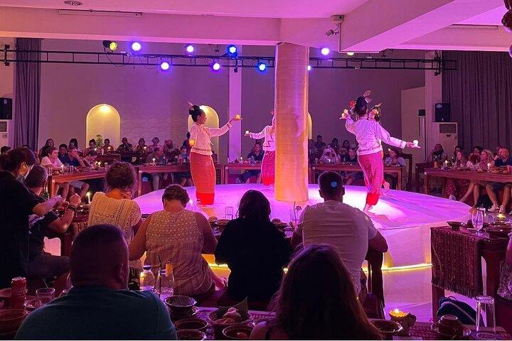 Nopparat’s traditionele Thaise diner & dans