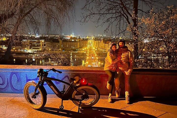 Retro Style E-Bike Night Tour i Prag - Live guidet