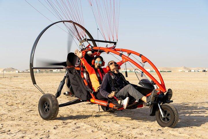 Erleben Sie Katars exklusives Skybound-Paratrike-Abenteuer