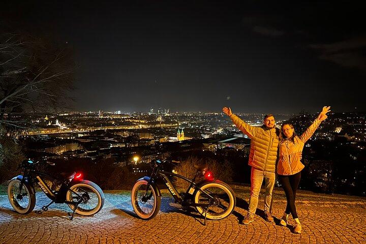 Retro Style E-Bike Night Tour i Prag - Live guidet