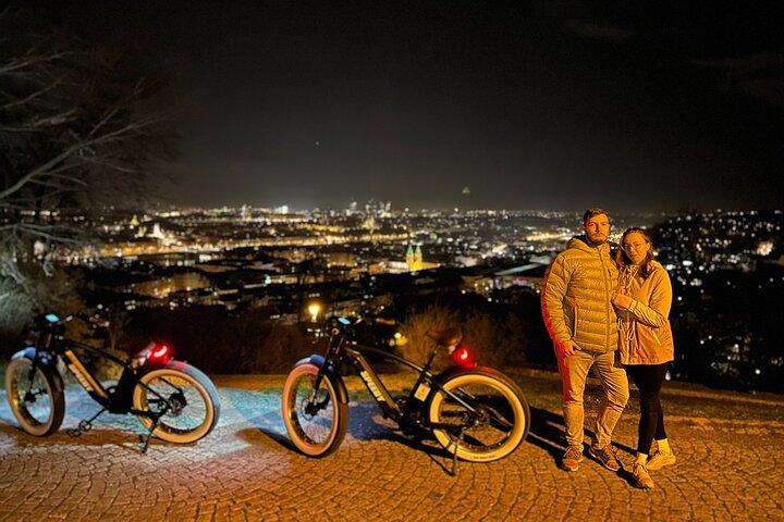Retrostil E-Bike Night Tour i Prag - Live Guidad