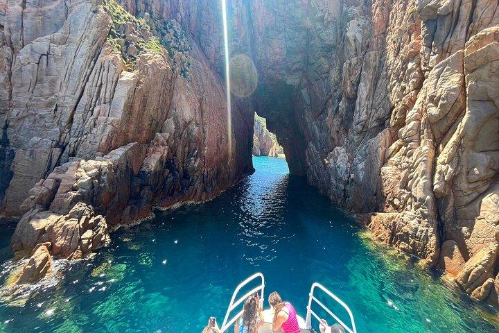 Après midi à Scandola et calanques de Piana avec arrêt à Girolata