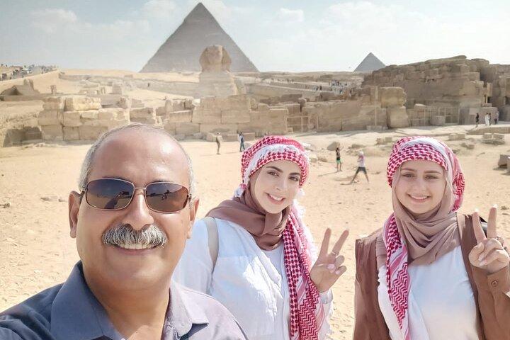 Private Tour Giza pyramids,Egyptian museum&khan el khaili market