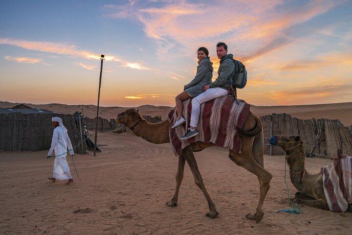 Dubai Desert Safari - Premium-Grillabendessen, Kamelreiten & Shows