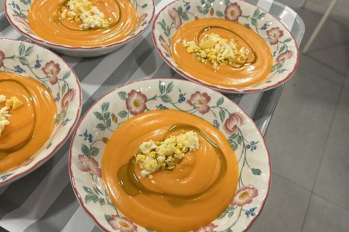 マドリードでのスペインのタパス体験とサングリアのショークッキング