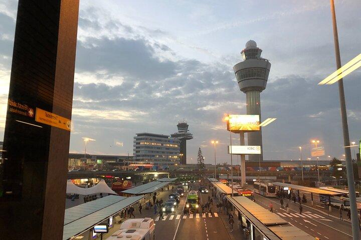 アムステルダムからスキポール空港（AMS）へのプライベート出発送迎