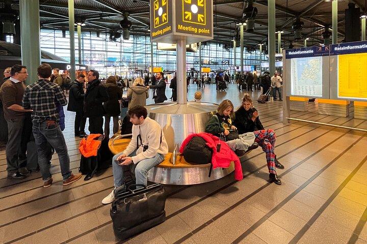 アムステルダムからスキポール空港（AMS）へのプライベート出発送迎
