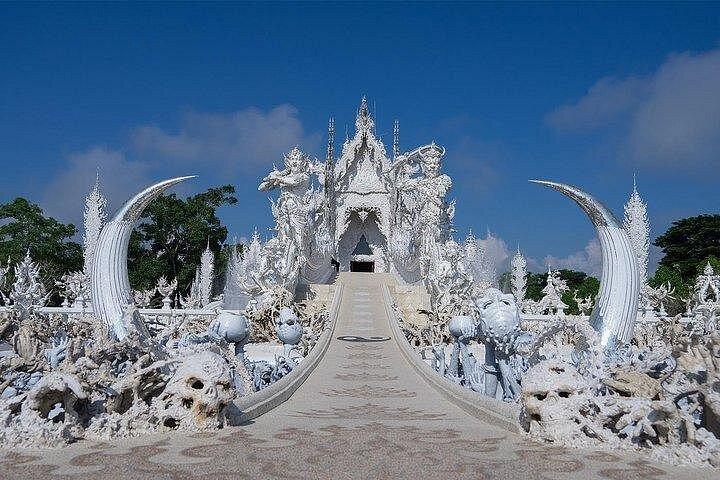 チェンライツアー：温泉、寺院、ゴールデントライアングル＆ヒルトライブ