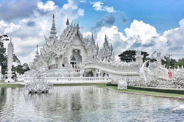チェンライツアー：温泉、寺院、ゴールデントライアングル＆ヒルトライブ