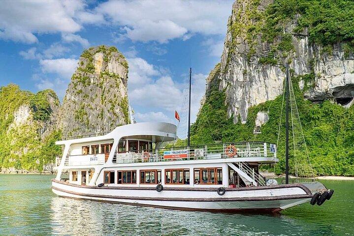 Wego Cruise Halong - Budgetdagskryssning från Hanoi med expressbuss
