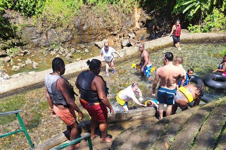 Scenic Tour van Stad en Regenwoud, Waterval, Zwavelbronnen.