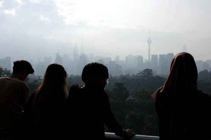 Kuala Lumpur Sunrise Tour With Breakfast Teh Tarik & Roti Canai