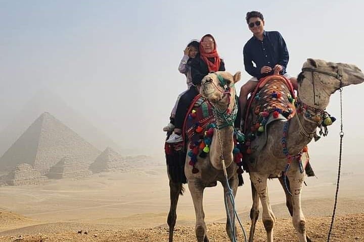 Private Guided Tour to Giza Pyramids and Great Sphinx