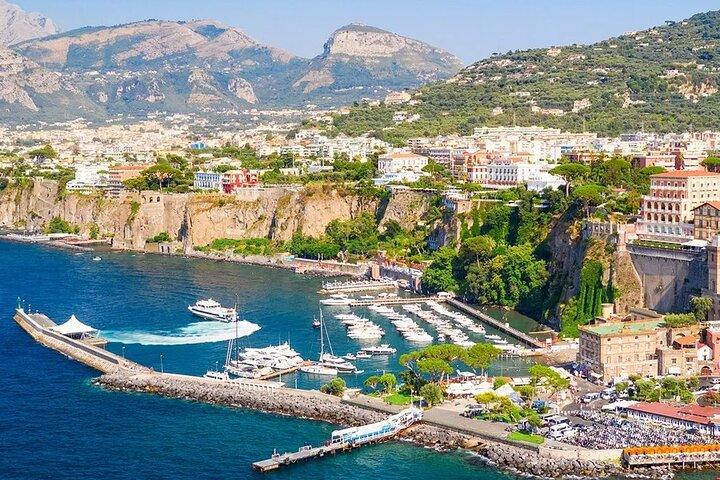 Transferservice från Sorrento till Napolis flygplats/tågstation