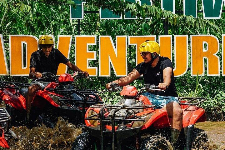 バリ島ウブドのATVライドツアー バリ島最高のATVトラック