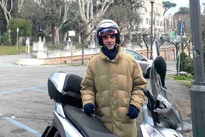 Tour Privado de Scooter em Roma com Guia