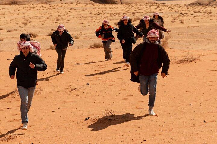 Excursión de día completo en jeep con alojamiento en campamento beduino (Todas las comidas incluidas)