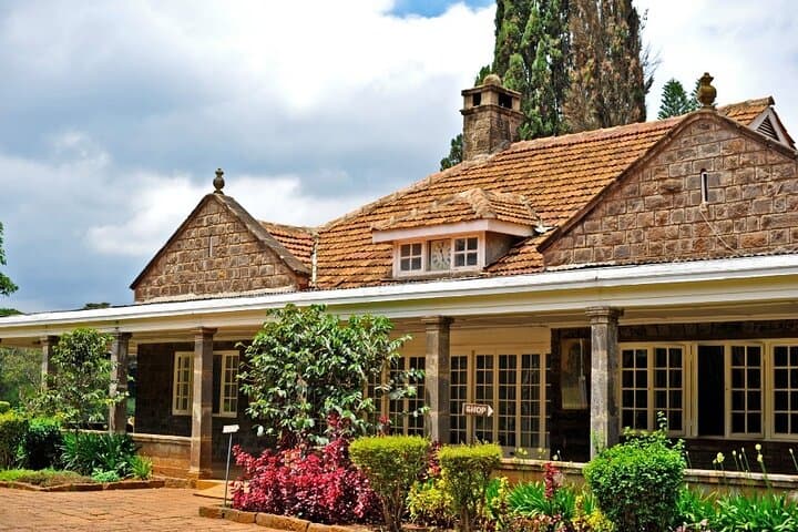 Full Day Tour Nairobi National Park, Giraffe Center ,Karen Blixen