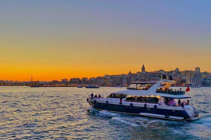 Majestic Istanbul: Walking Tour & Sunset Cruise on the Bosphorus