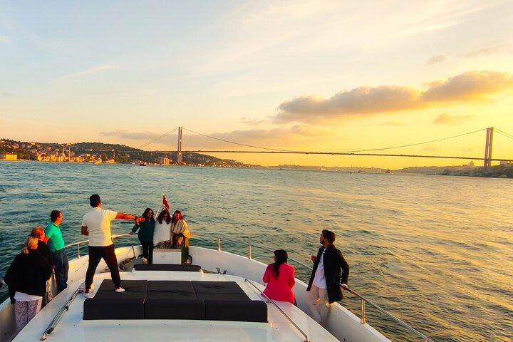 Majestic Istanbul: Walking Tour & Sunset Cruise on the Bosphorus