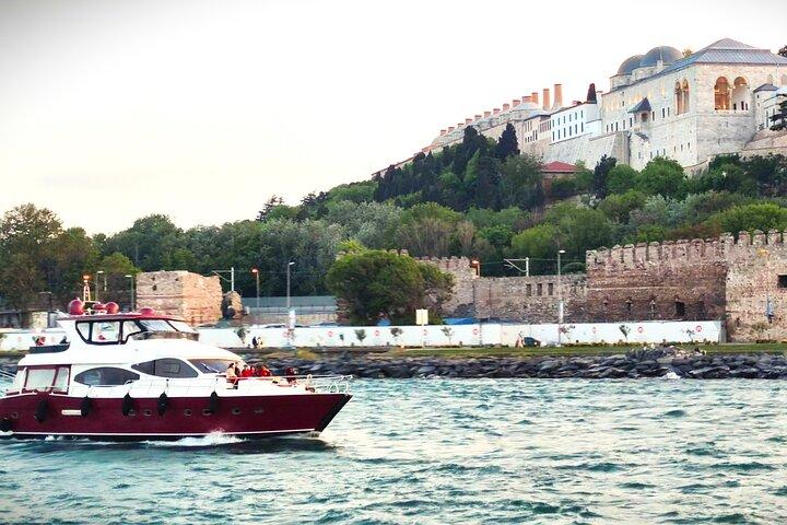 Majestic Istanbul: Walking Tour & Sunset Cruise on the Bosphorus