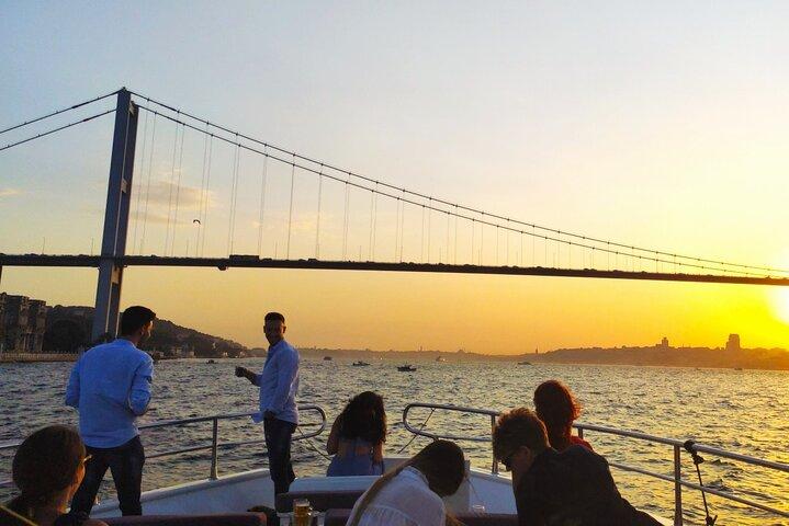 Majestic Istanbul: Walking Tour & Sunset Cruise on the Bosphorus