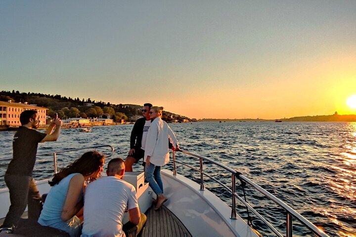 Majestic Istanbul: Walking Tour & Sunset Cruise on the Bosphorus