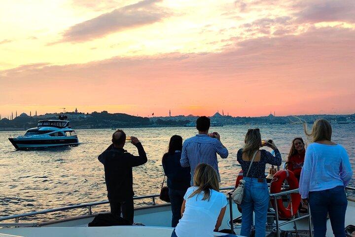 Majestic Istanbul: Walking Tour & Sunset Cruise on the Bosphorus